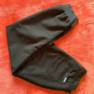PETITE: Fig Zamora Scrub Pants